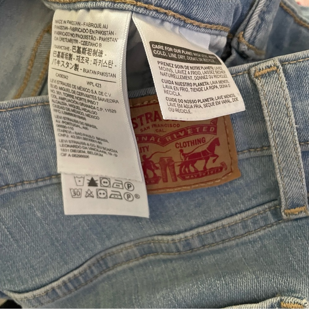 Levi High Rise Distressed Skinny Jeans - Picture 4 of 4